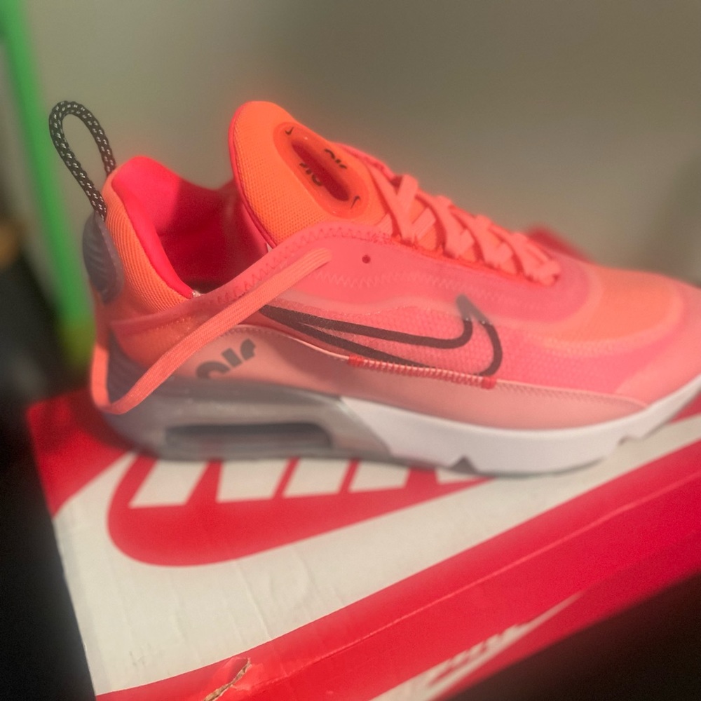 Women’s air Max 2090